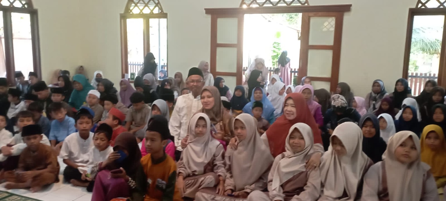 Kegiatan Yayasan Hayatussalam bersama anak-anak