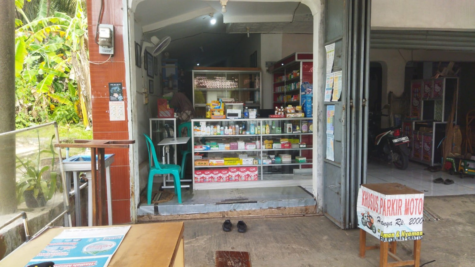 Bagian dalam Apotek Utama