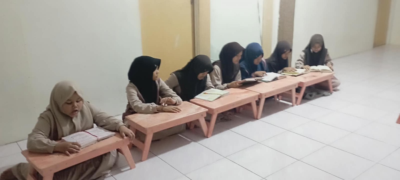 Kegiatan belajar Yayasan Hayatussalam